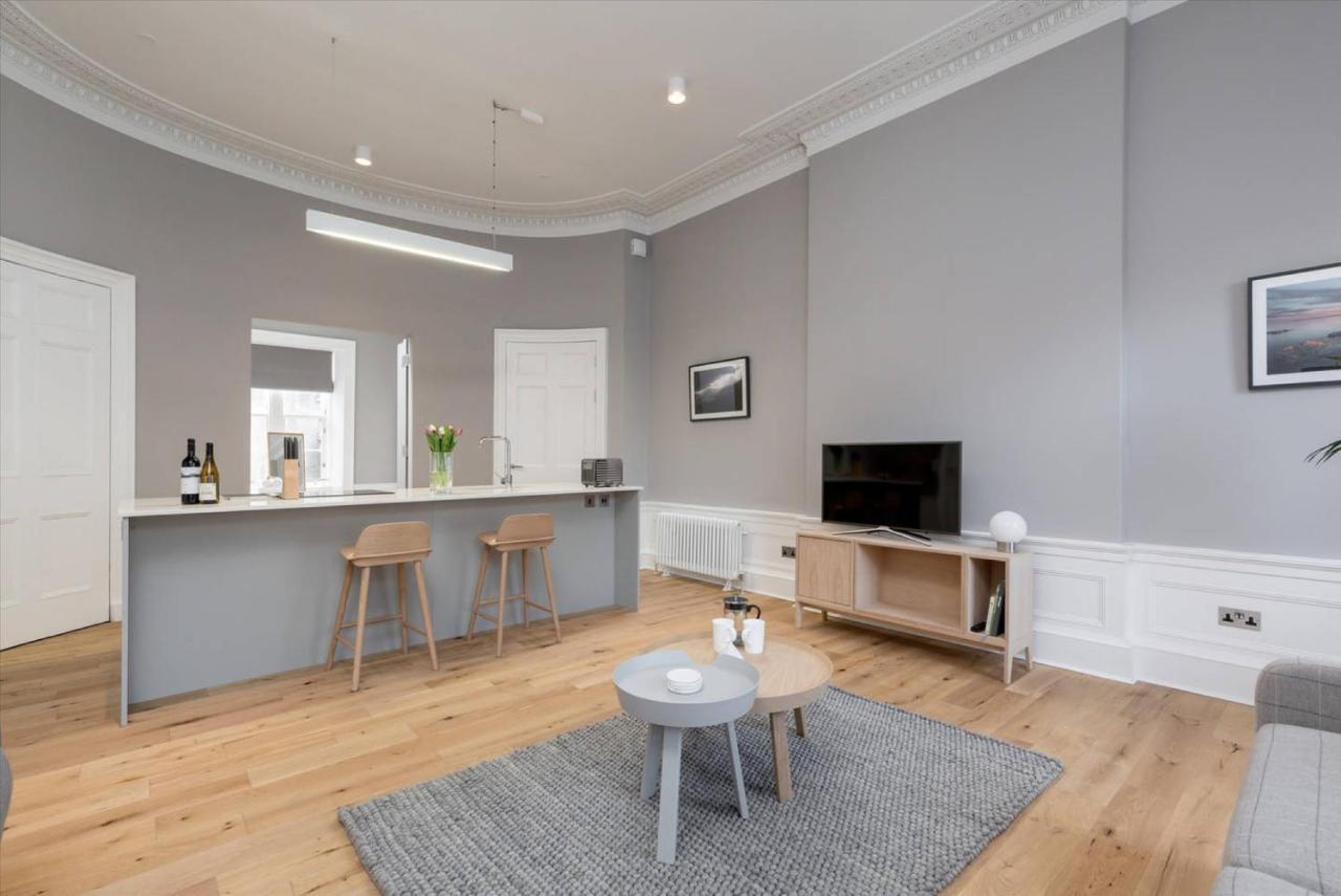 Joivy Spacious And Bright 1Bed Apt, Short Walk From Princes Street إدنبرة المظهر الخارجي الصورة